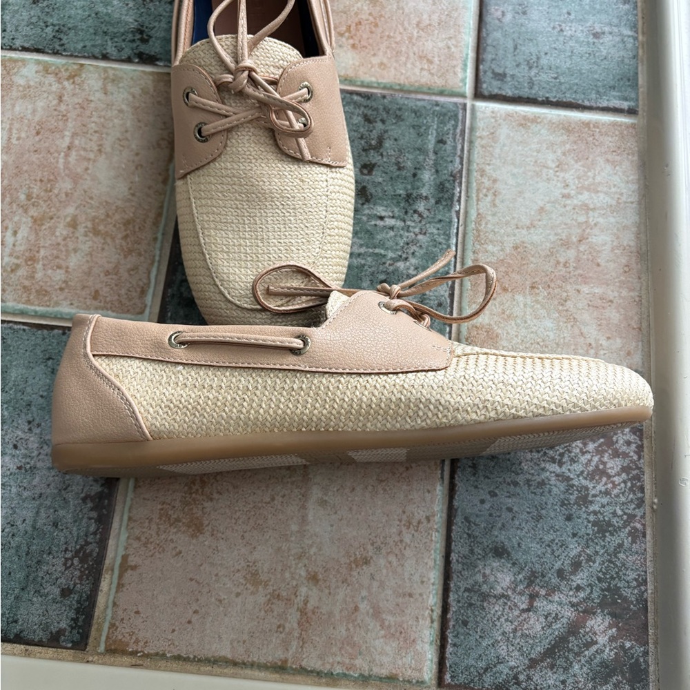 NEW, never worn. Sperry Topsider Silm- Women's Cream and Tan Loafers - Picture 4 of 8